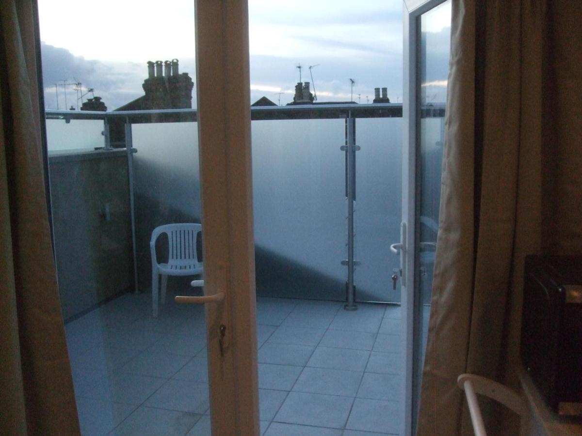 Fulham Bnb London Bagian luar foto